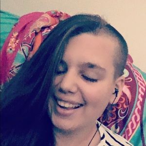 Meet your Posher, Mia